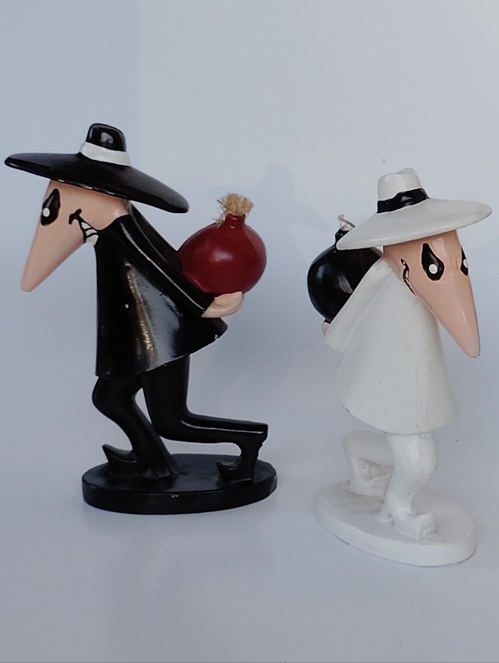 2012 Spy vs Spy Figurines Set